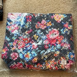 Very Bradley Brand New Iconic Tote Bag in Pretty Posies